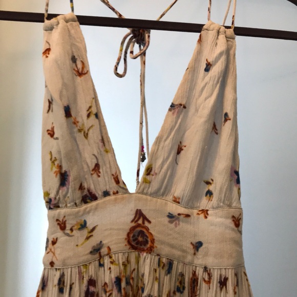 Low cut and open back summer dress - Picture 3 of 5